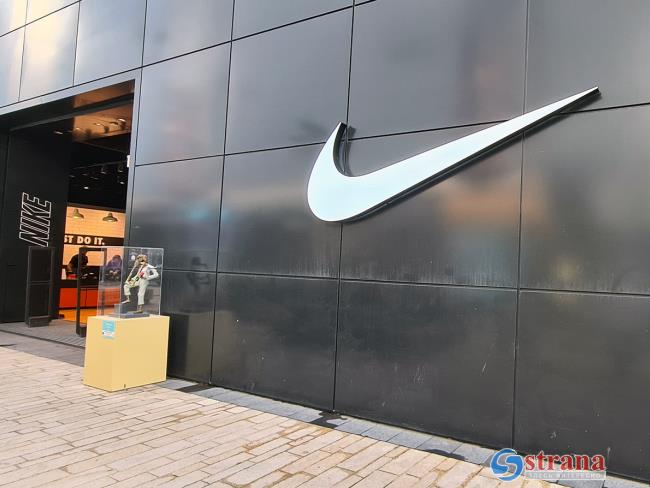 Видео: магазин Nike в Тель-Авиве закрылся через час после открытия из-за давки среди покупателей