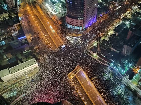 В ходе демонстрации на улице Каплан произошло столкновение между ее участниками