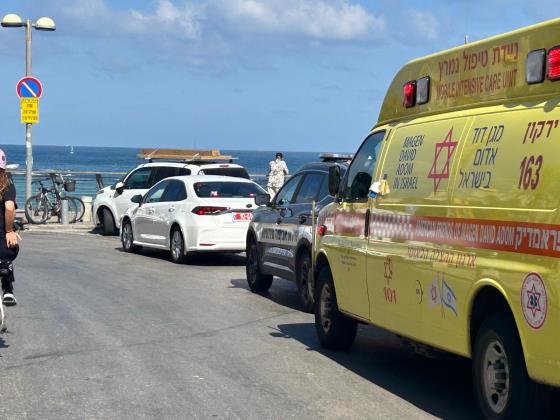 На пляже в Тель-Авиве констатировали смерть подростка, которого вытащили из воды